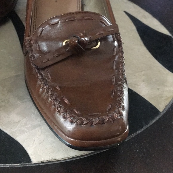 Cute wedge shoe with  stitching details - Picture 4 of 8